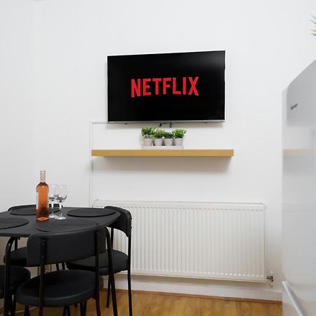 Cozy 2-Bed Garden Flat, With Free Private Parking, Wembley Lägenhet London Exteriör bild