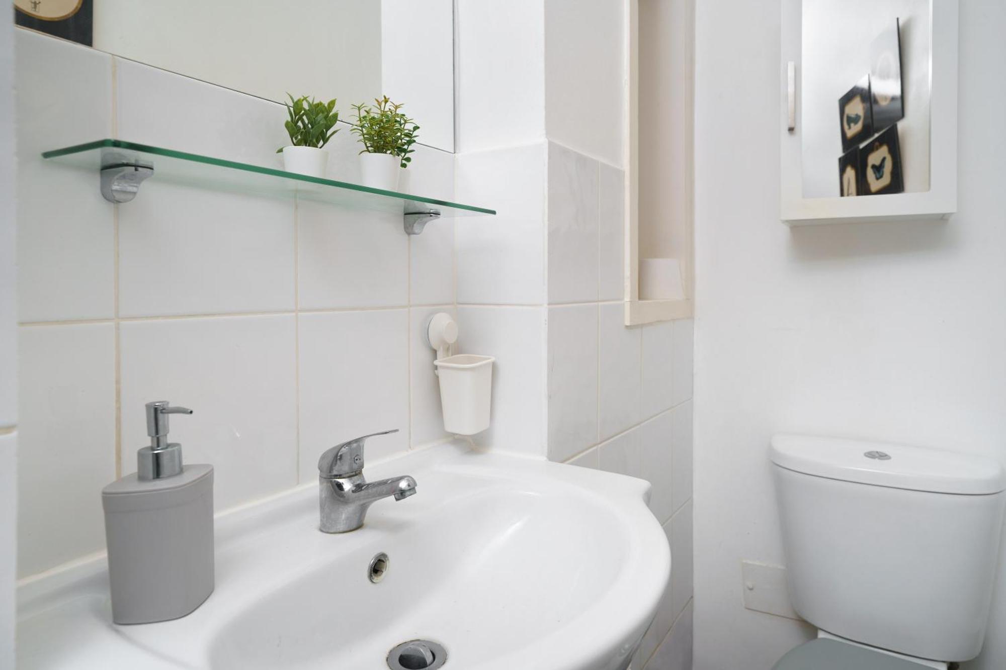 Cozy 2-Bed Garden Flat, With Free Private Parking, Wembley Lägenhet London Exteriör bild